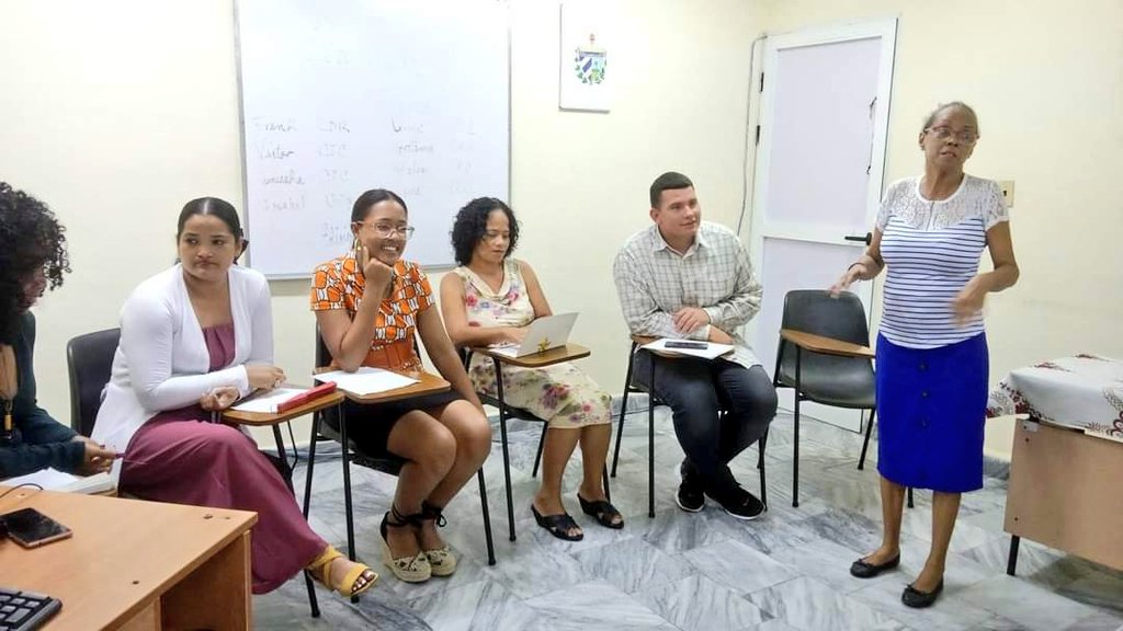 VictorV20545079's tweet photo. Desde la #Escuela del @PartidoPCC en la #IslaDeLaJuventud. Más integral, más profesional y con la preparación del territorio también #Pinero me graduó hoy como cuadro político por segunda ocasión con nuevos métodos de trabajo está edición 27 termina su preparación política. 🏹🏝️ https://t.co/U7TddIL12Q