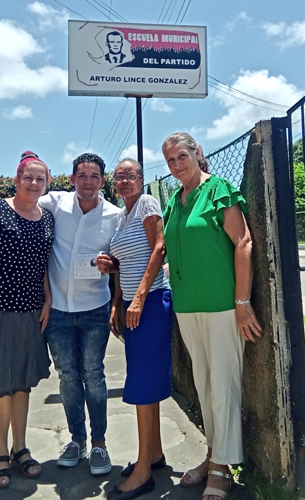 VictorV20545079's tweet photo. Desde la #Escuela del @PartidoPCC en la #IslaDeLaJuventud. Más integral, más profesional y con la preparación del territorio también #Pinero me graduó hoy como cuadro político por segunda ocasión con nuevos métodos de trabajo está edición 27 termina su preparación política. 🏹🏝️ https://t.co/U7TddIL12Q