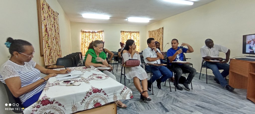 VictorV20545079's tweet photo. Desde la #Escuela del @PartidoPCC en la #IslaDeLaJuventud. Más integral, más profesional y con la preparación del territorio también #Pinero me graduó hoy como cuadro político por segunda ocasión con nuevos métodos de trabajo está edición 27 termina su preparación política. 🏹🏝️ https://t.co/U7TddIL12Q