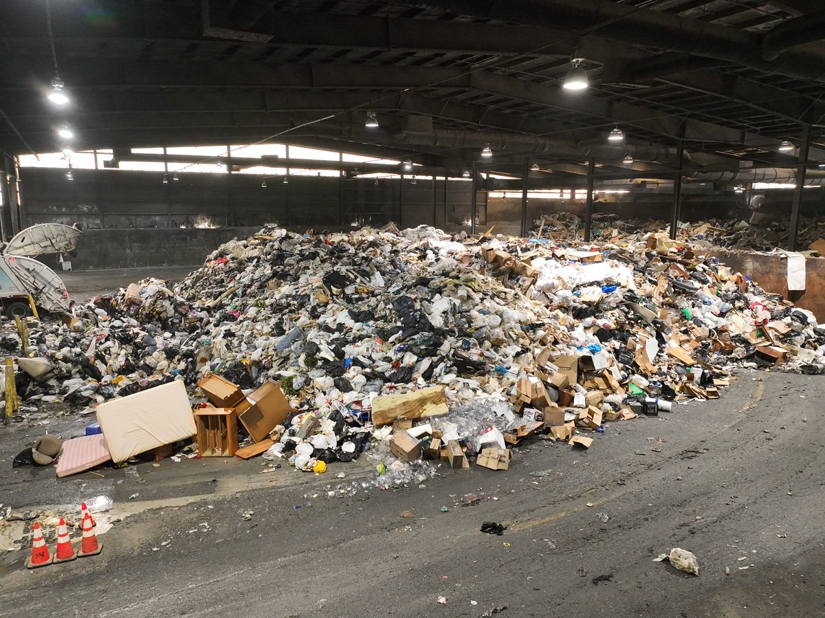 ACUA_Green's tweet photo. See how much trash Atlantic County produces in just ONE day! These photos show 1.9 million lbs. of waste from area homes and businesses filling the ACUA transfer station. 🚮

Each night, our landfill team clears out the transfer station and buries all this waste in the landfill. https://t.co/2Ogl5YMrYl