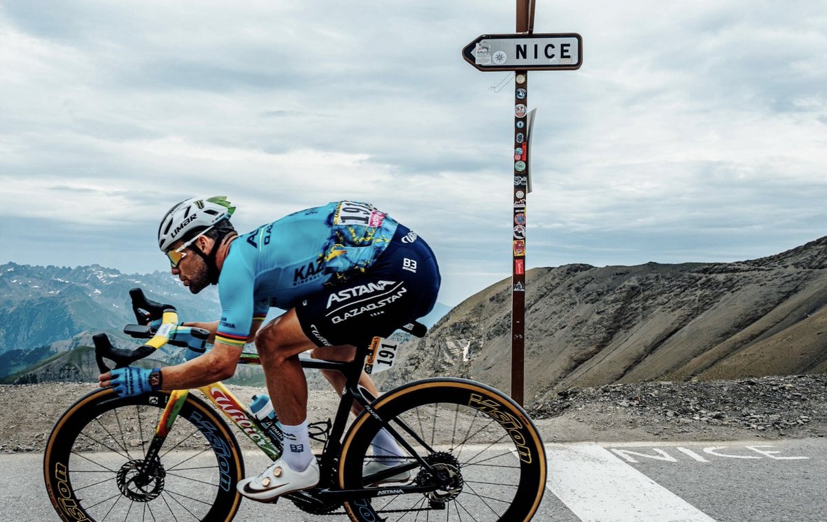 Mark Cavendish could’ve easily abandoned and taken a rest as his job was done and his goal was achieved, but he still decided to suffer in the mountains to be able to make it to the finish line in Nice and finish his last Tour de France. Chapeau! 
🫡 #TDF2024

📷: cyclingimages