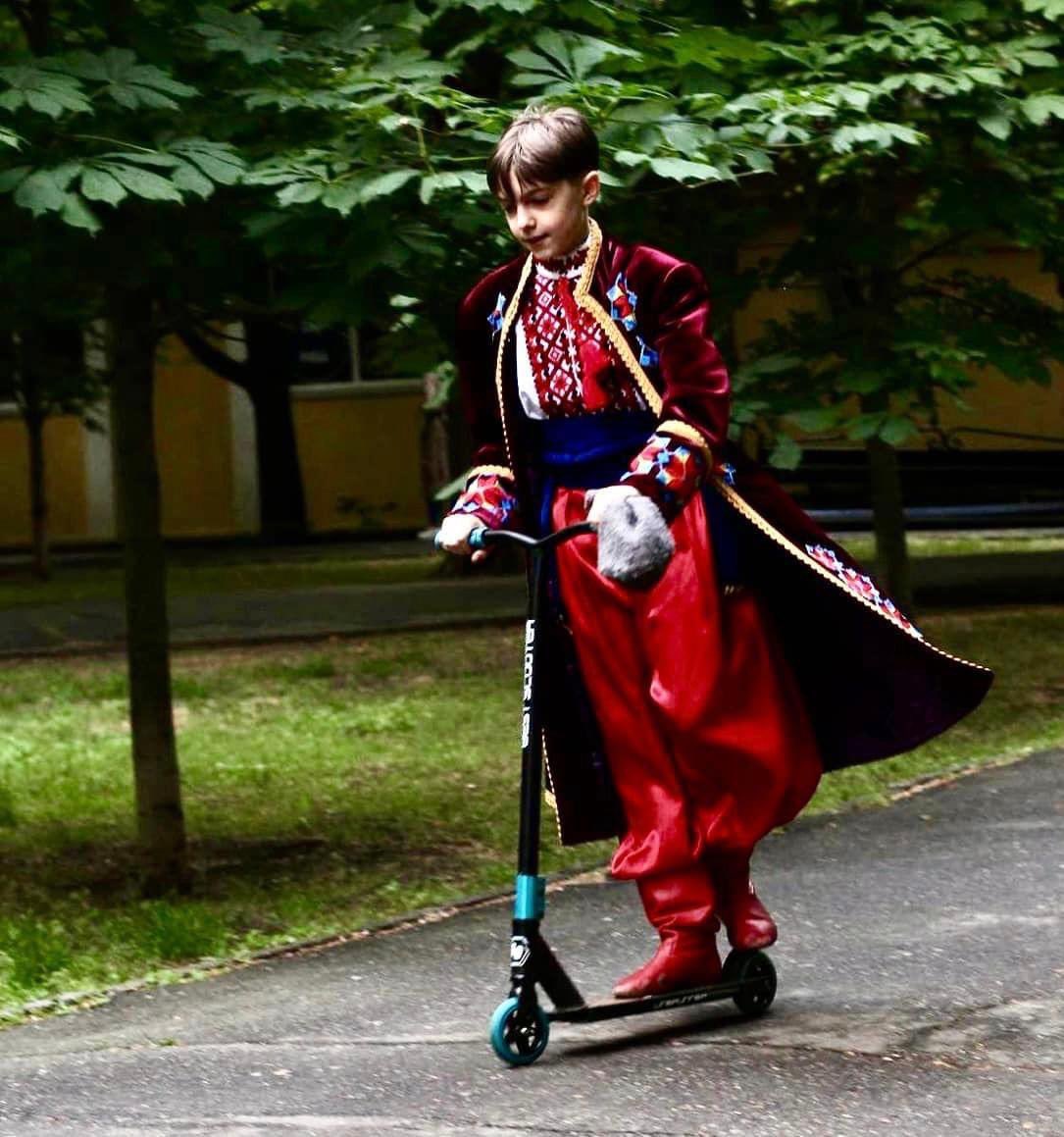 avalaina's tweet photo. Russia killed this 12-year-old boy today. His name was Cyril. He lived in Mykolaiv. A Russian missile hit a children's playground. His mother is in a state of shock, and psychologists are working with her. https://t.co/8n5w6pBlCz