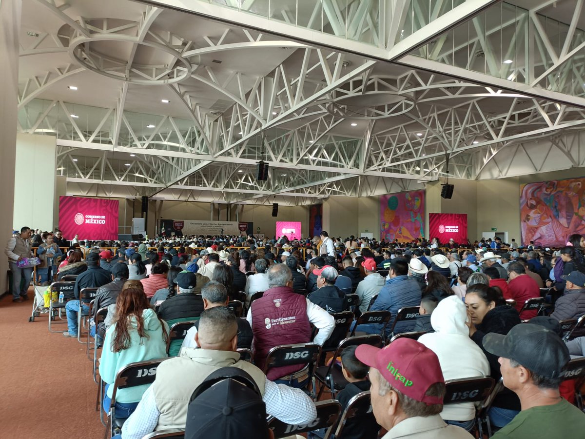 DeAcuicola's tweet photo. Con motivo de la gira que realiza el presidente @lopezobrador_ , junto con la presidente electa @Claudiashein , se lleva a cabo en el Palacio de Convenciones el Encuentro con el sector agropecuario. Resultados y avances. https://t.co/7MAdR9Vasr