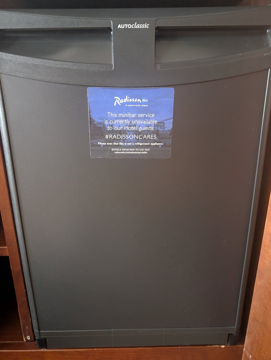 davidodono's tweet photo. This minibar is not a minibar. This fridge is not a fridge. Radisson cares 🤔 https://t.co/V4DHxbM2BS