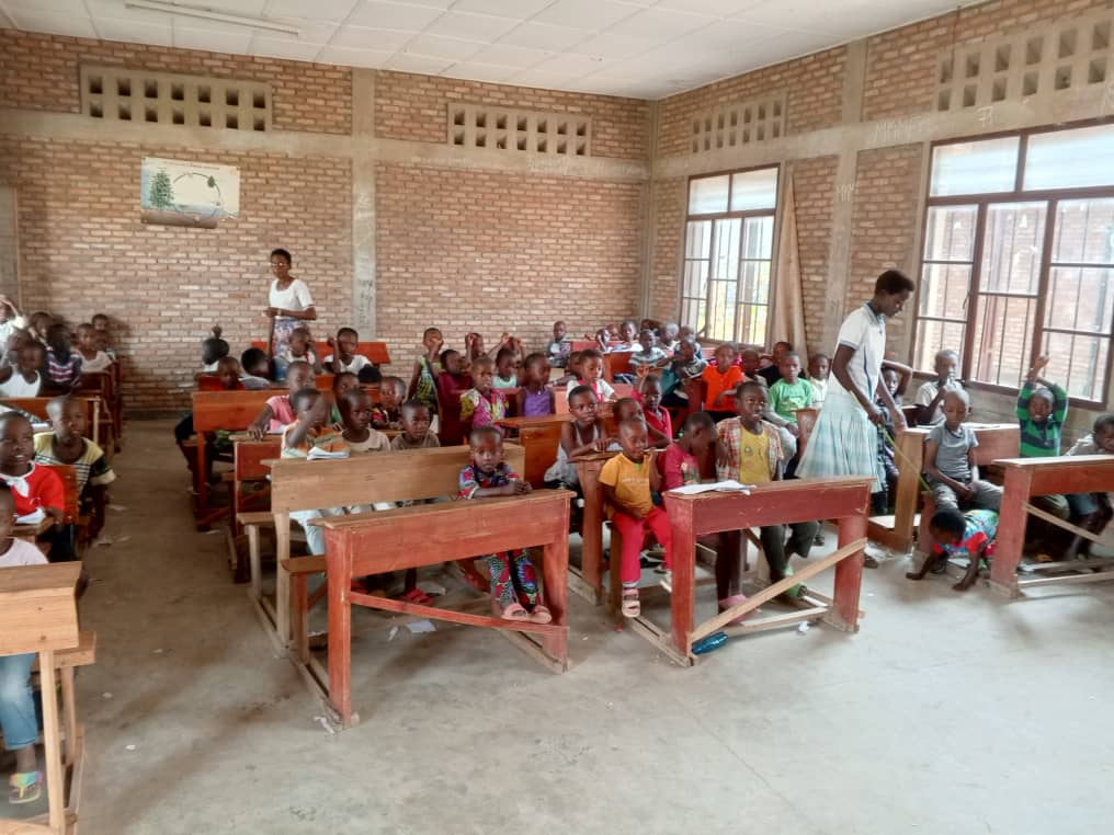 Bujaprov2025's tweet photo. #Burundo Inyuma y' aho kw'igenekerezo rya 15/7/2024, umukuru w'igisagara ca Bujumbura atangurije ibikorwa vy'abanyeshure bari mu buruhuko, birabandanya mu mazone agize @MairieBuja .
@MininterInfosBi
@MENRS4 https://t.co/0IzMK4s4xl