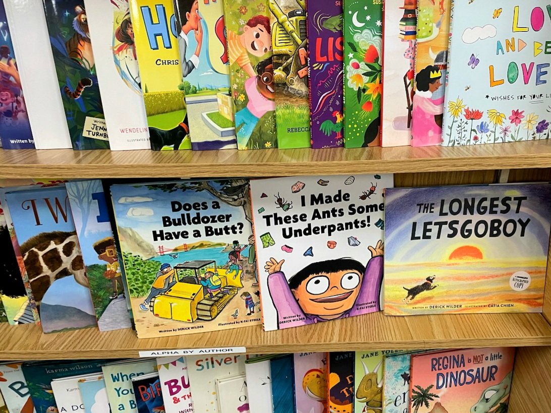 Derick Wilder ๐ ๐๐ (@derick_wilder) on Twitter photo Where world's intersect and a soccer parent spots your books in your fave local indie bookstore - <a href="/ParkRoadBooks/">Park Road Books</a>! โฝ๏ธ๐ Where world's intersect and a soccer parent spots your books in your fave local indie bookstore - <a href="/ParkRoadBooks/">Park Road Books</a>! โฝ๏ธ๐