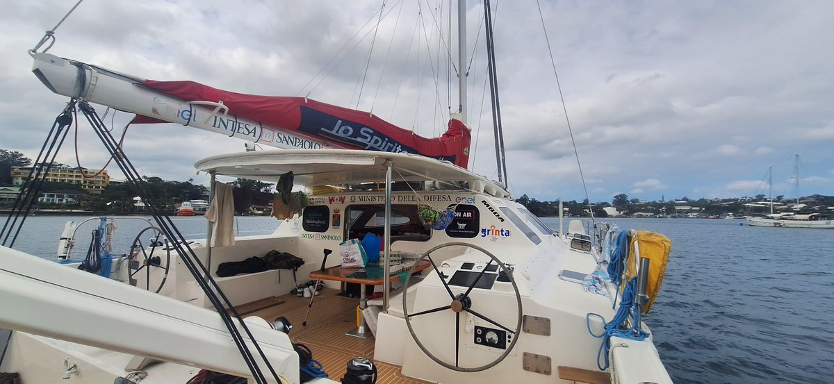 Oggi si parte dopo tante ore di volo, ultimi check accurati e si mollano le cime nel Pacifico con rotta Australia.
Su un catamarano speciale che rappresenta l' eccellenza italiana nel mondo <a href="/ItalianNavy/">Marina Militare</a> <a href="/SaliceOcchiali/">Salice Occhiali</a>