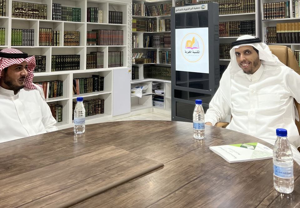تشرفنا يوم الأربعاء 11/ 1/ 1446هـ
بزيارة:
د. عبدالله بن محمد القرشي
والشيخ. فايز بن نور العتيبي
رئيس جمعية التنمية الأهلية  بالمحاني  
وقد اشتملت الزيارة على التعريف بجهود الشيخ رحمه الله الدعوية والتعليمية 
وما قام به من إنجازات كبيرة في تأسيس العمل الخيري والدعوي في #المحاني.