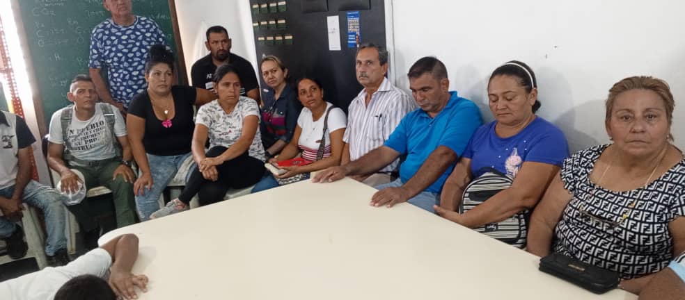 Reunión con dirigentes de la parroquia Rómulo Betancourt del municipio Alberto Adriani, estableciendo las bases que llevarán a <a href="/EdmundoGU/">Edmundo González</a> a la victoria segura este 28 de julio en el estado Mérida.

#ADConecta #AccionDemocraticaEnResistencia #EdmundoPresidente