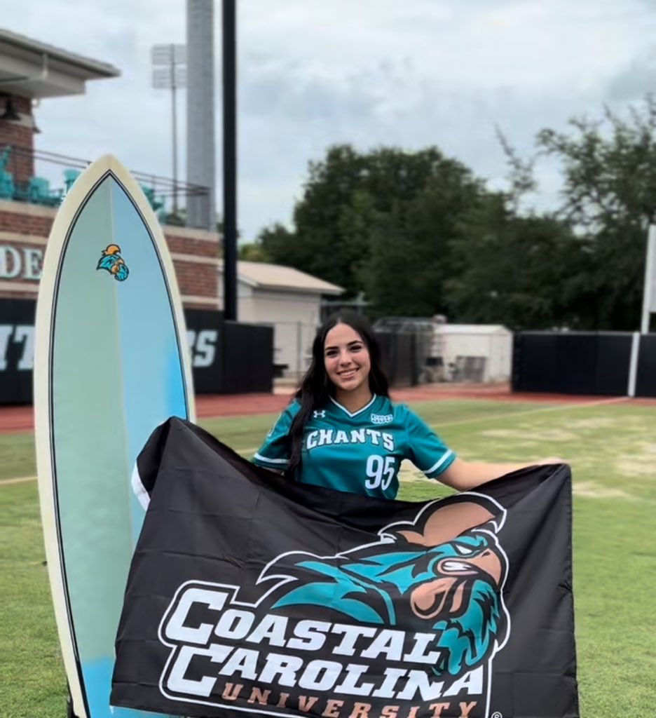 IzzyRamirez2025's tweet image. Chants Up!!👌🏼👌🏼👌🏼 @CoastalSoftball 

@amanda_daneker @kianarae20 @coach_kgreen  

@IGVaughn16u @Jazz16u @ShadowCreekSB 

#TrustedTheProcess