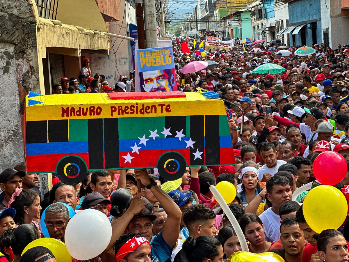 Extraordinario cierre de campaña en la ciudad de Carúpano, municipio Bermúdez, donde toda una fuerza revolucionaria con alegría y entusiasmo se movilizó en respaldo al presidente <a href="/NicolasMaduro/">Nicolás Maduro</a>, con miras a la gran victoria electoral del #28Jul 

#PuebloVictorioso