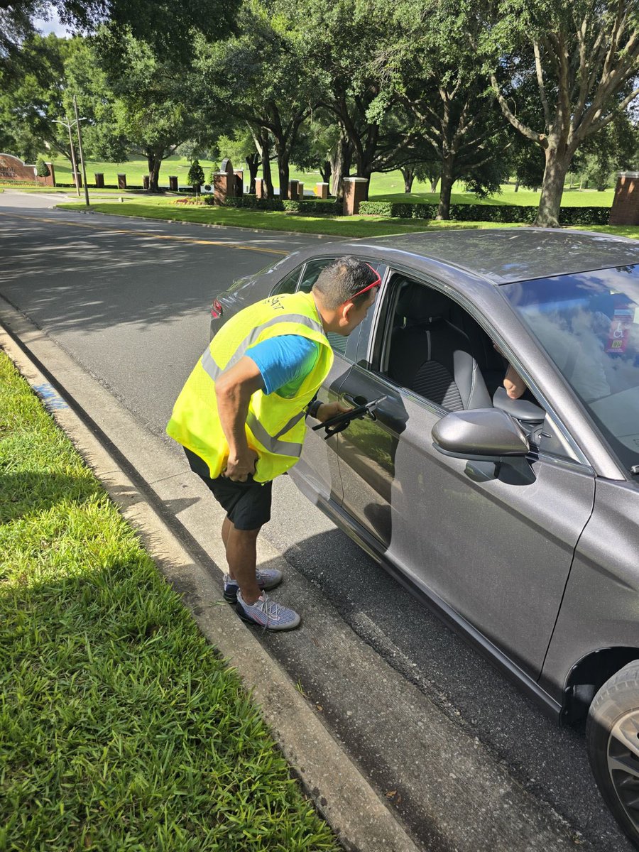 IsThatSoMike's tweet photo. @zeusONEFLA @One_FLA @ATT @LuisSilvaOneFLA Embracing and binging the FL heat! #lifeatatt https://t.co/kLYNO67AOv