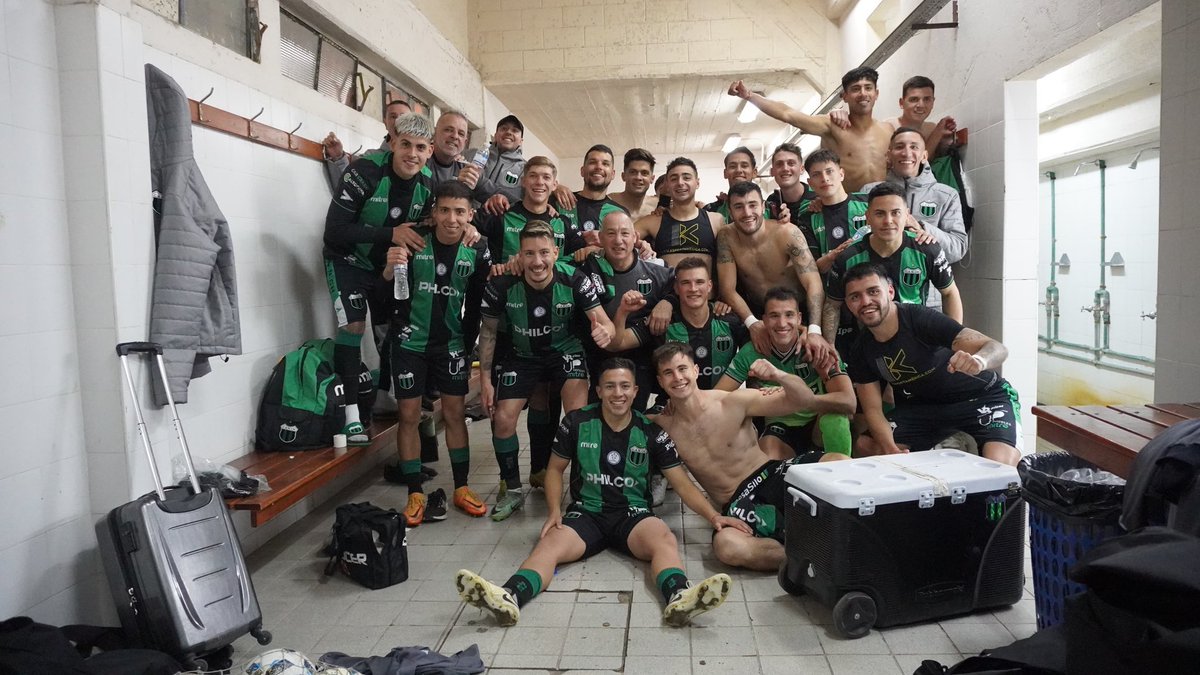 NuevaChicago's tweet photo. Mami prenda la radio, encienda la tele https://t.co/pBnhMBsxF1