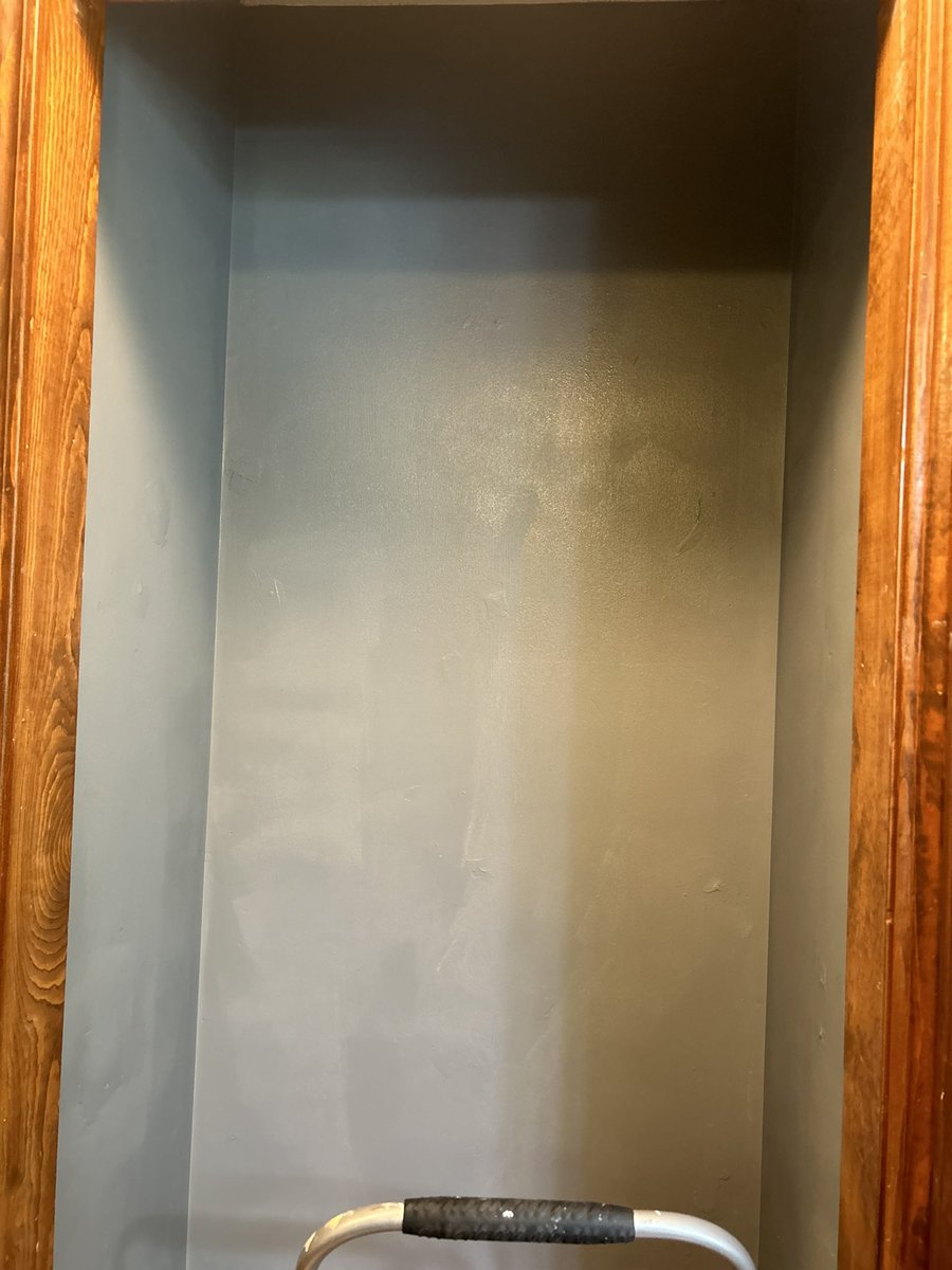 carolynmbinder's tweet image. Bidding a very overdue farewell to our 50 shades of beige back hallway. Emma thought I was crazy creating a hallway mudroom but now she loves the idea.
Gotham City grey going in!!! Had a couple of helpers too!! 🩶🩶🎨🏡 #HomeOwnership #WeekendProjects