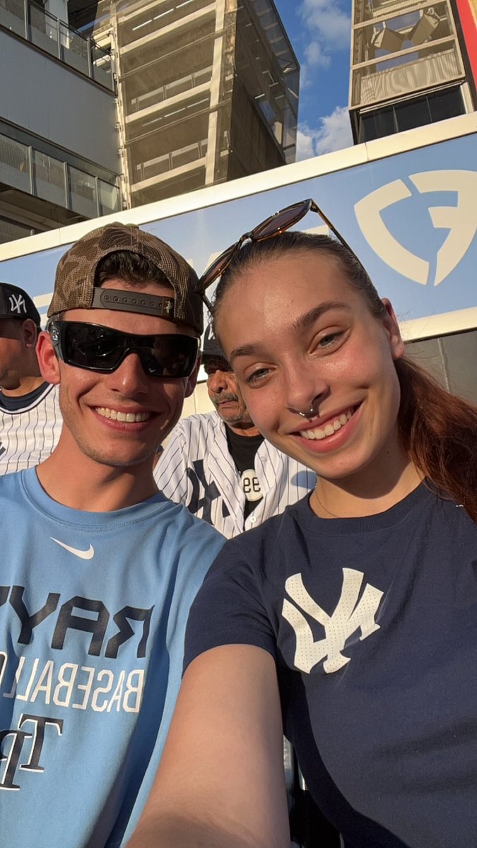 kcoles03's tweet photo. #RepBX ❤️⚾️ https://t.co/AT7t4FSHGm