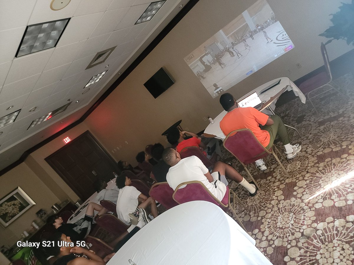 protecttaylor's tweet photo. Film Session @TTOBasketball #2028Crew #itsjustdifferent https://t.co/z7pCSPTB0J