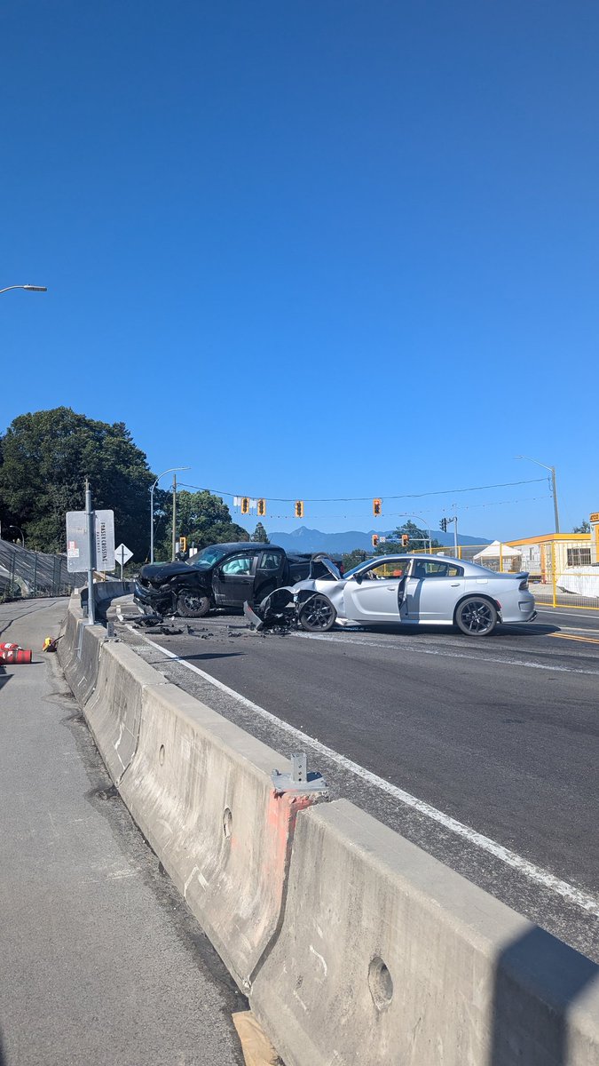 daedalas1981's tweet photo. @DriveBC avoid New Westminster Columbia and Front Street https://t.co/m1RU8JKmcf