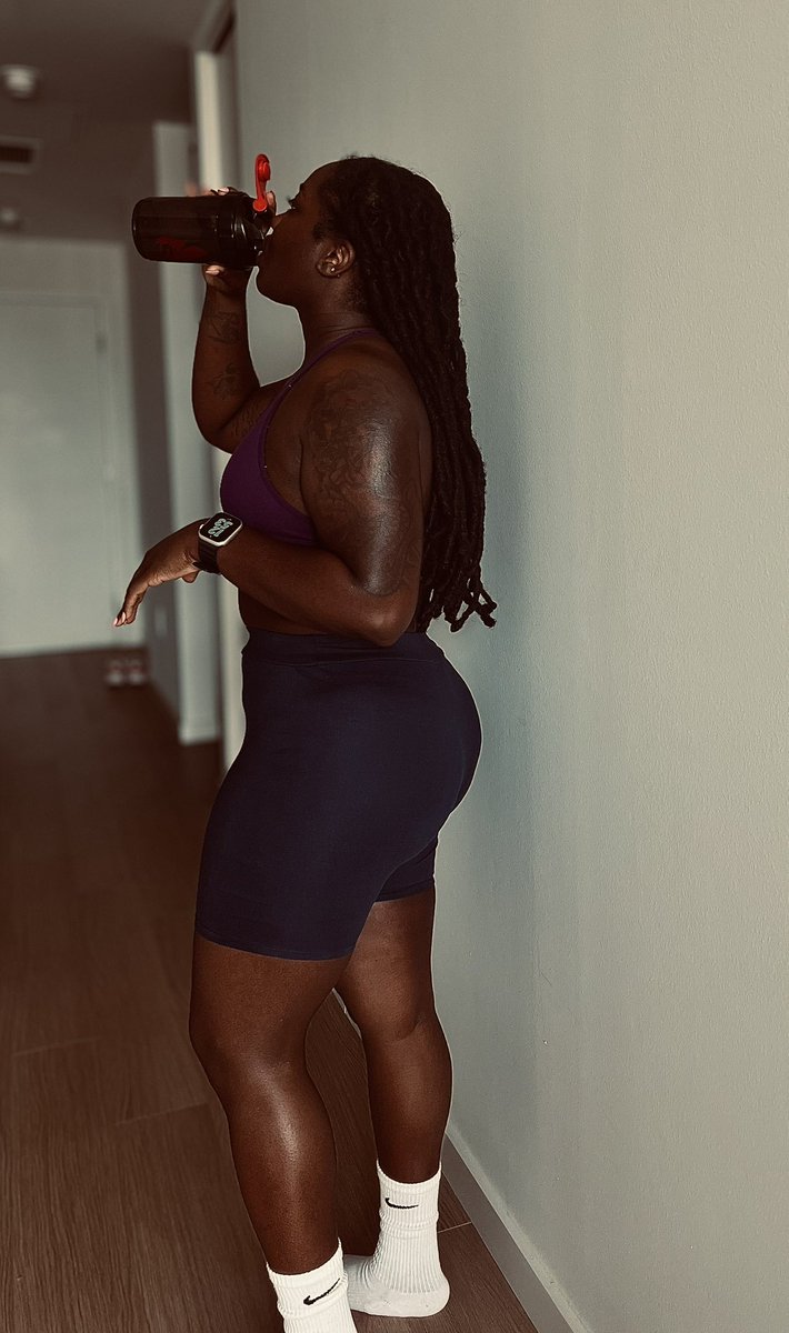 imsomicky's tweet photo. - I’m really all that, not just hype 🍫🤎
#chocoLit #summer24 https://t.co/rxHystxUu3