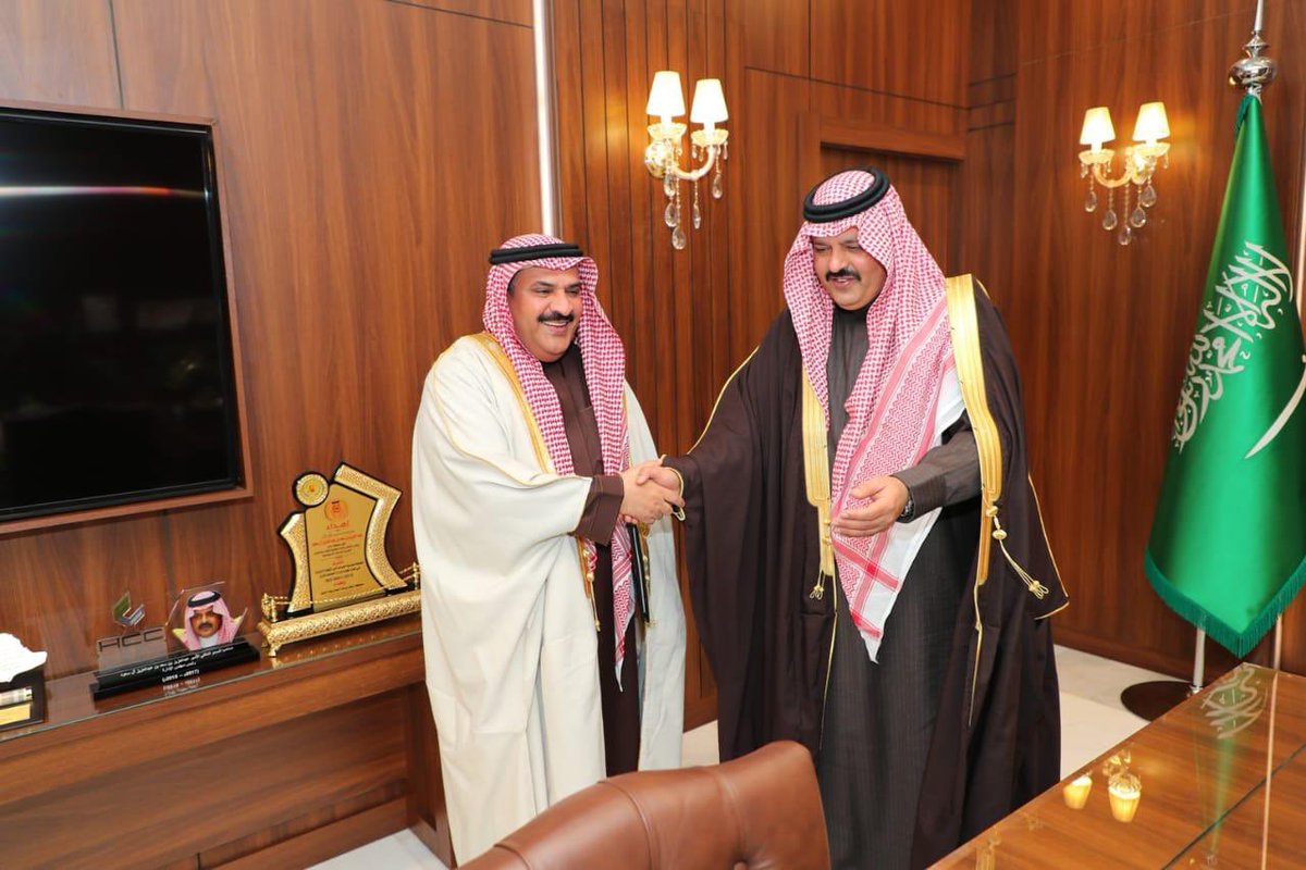 Barak_2030's tweet photo. #الطائي #حائل 
عبدالرحمن اليحياء حاصل على جائزه بصمة في 
شتى المجالات بكل جدارة وثبات" تحقيقاً لأهداف رؤية المملكة 2030. وجهوده على ارض الواقع ، وان شاء الله #الحتماوي ينتعش بقيادتة https://t.co/ZiBX2oGw3Q