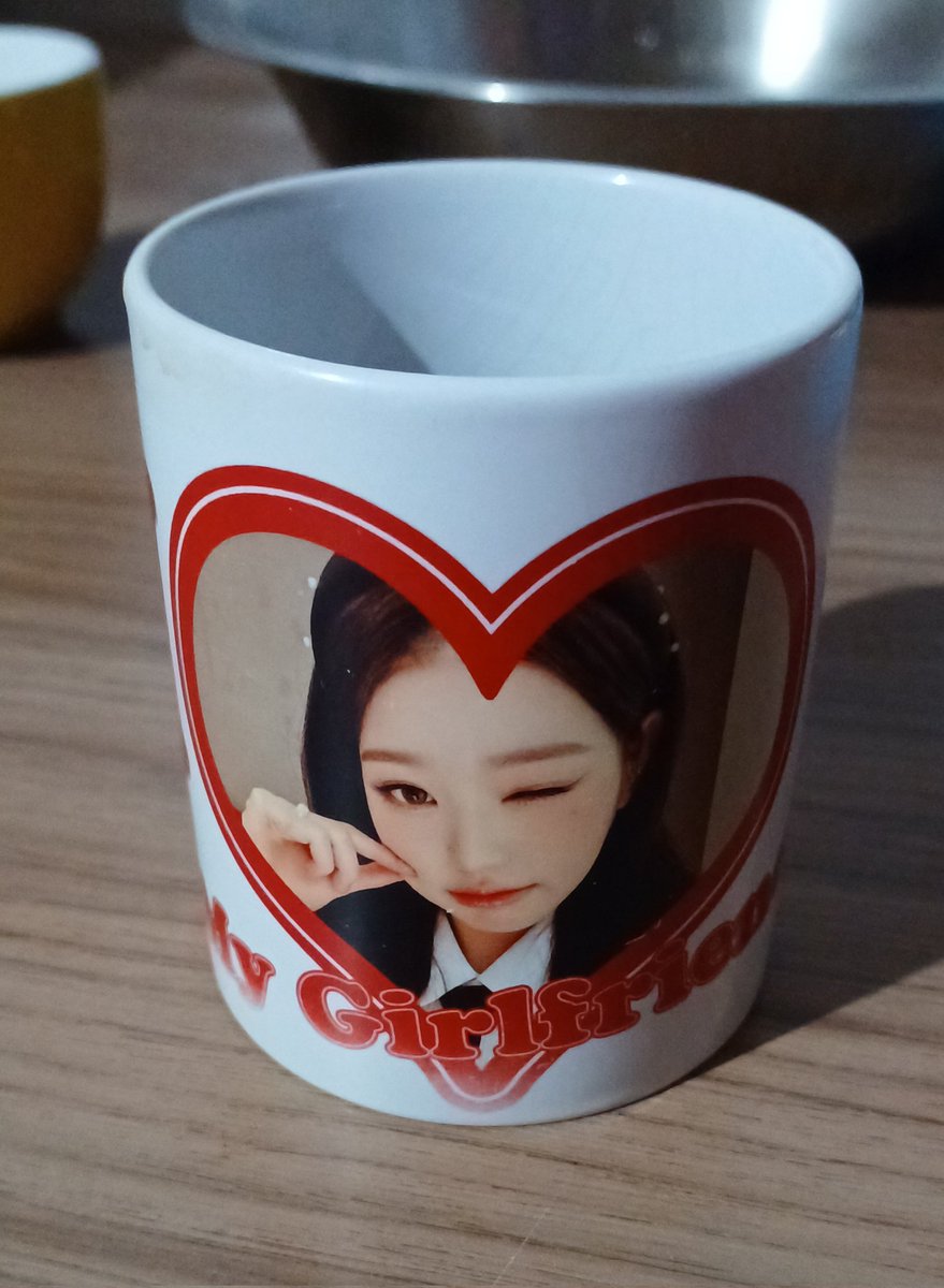 ivesanrio's tweet photo. #cafecomleite com ela https://t.co/w3ZhnIGOSI