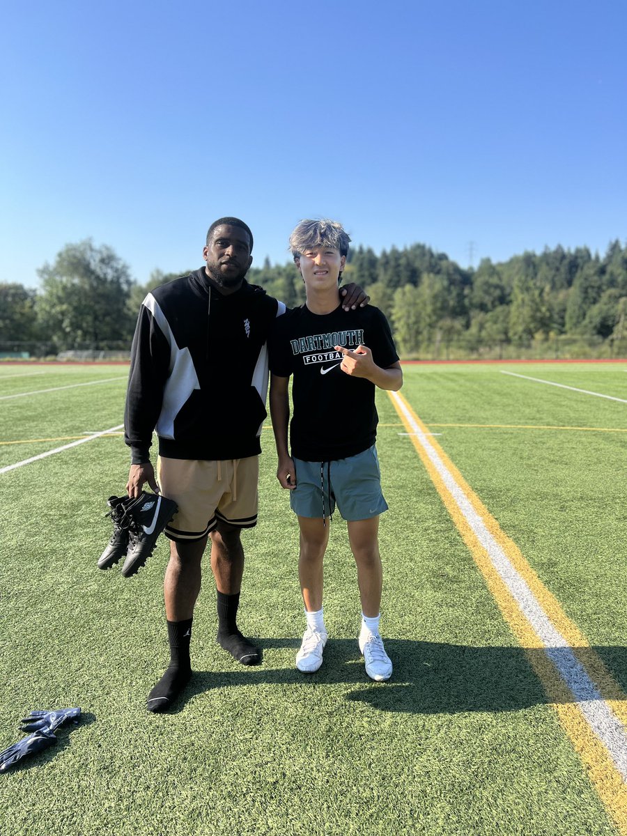 Blessed to have worked out with the best of the best!! Learned lots from the highest level!! Thanks to the FSP family for the opportunity💯💯
<a href="/TFordFSP/">Tracy Ford</a> <a href="/Bwagz/">Bobby Wagner</a> <a href="/KeleeRingo/">Kelee Ringo</a> <a href="/jake_browning/">Jake Browning</a> #3stripelife #fspfamily