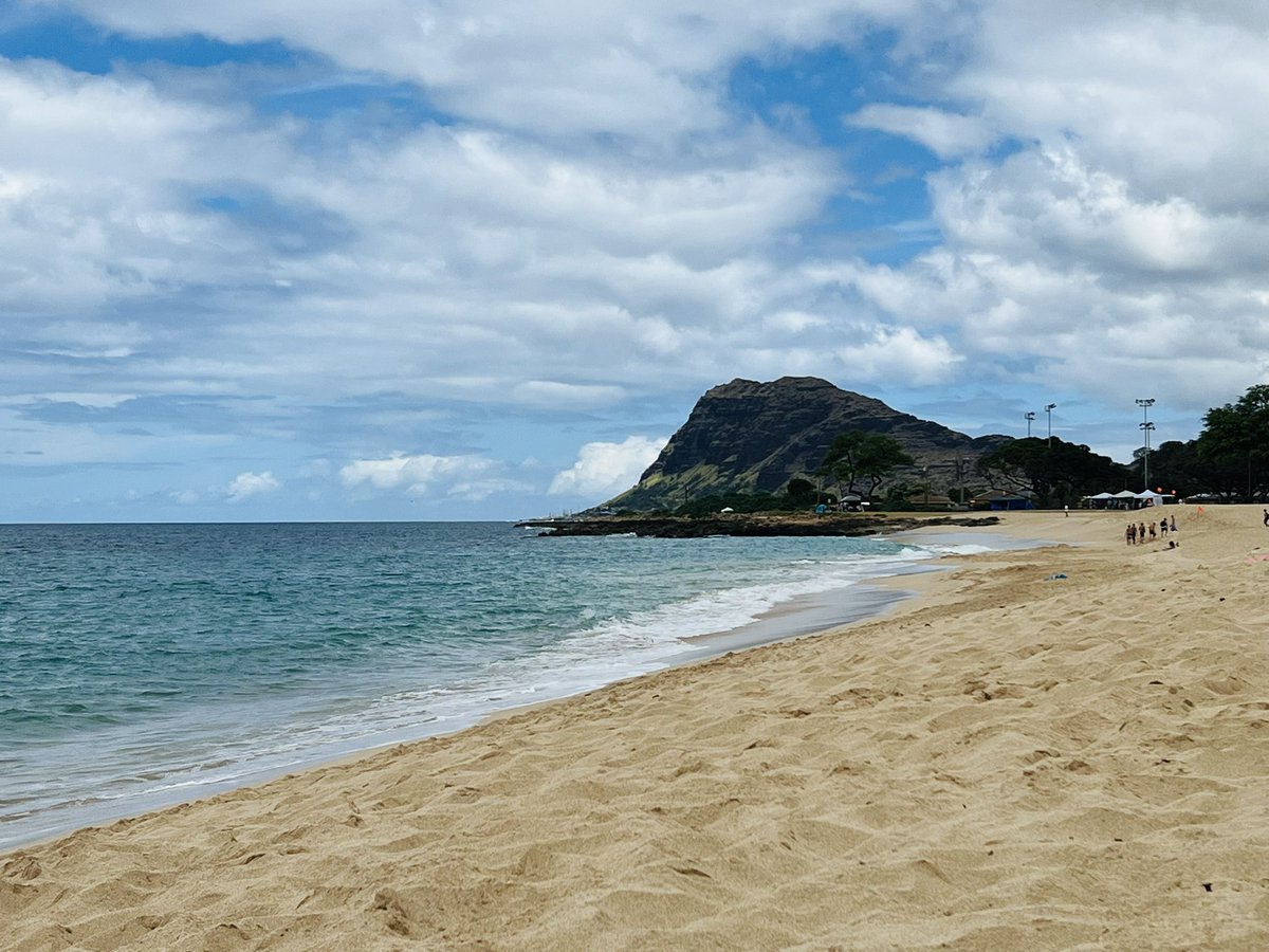JeanineKHM's tweet photo. It’s always difficult leaving home to go back to work.  🏝️✈️🤠 Getting ready for year 21 👩🏻‍🏫 https://t.co/dGD7J1yfnH