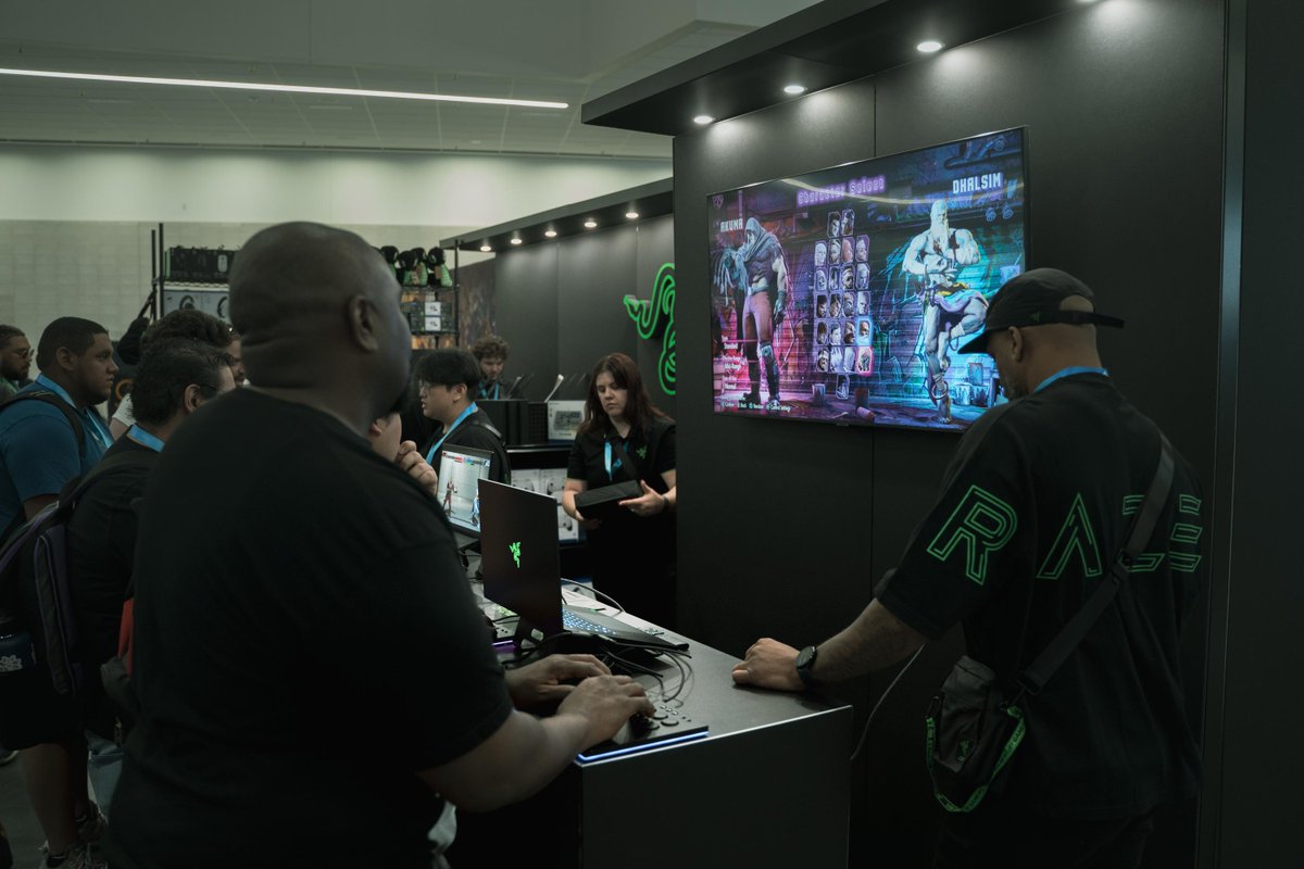 Razer's tweet photo. It's been an incredible day one of #Evo2024, thank you to all our fans who came to hang out! 
 
We haven't forgotten about those at home though, we’re giving away one Razer Kitsune! Enter here: https://t.co/aOpTEp59E8 https://t.co/I18W8IsSxH