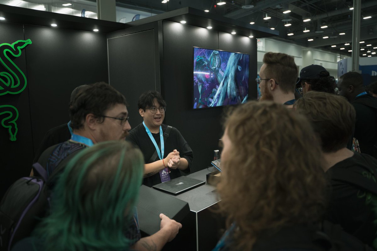 Razer's tweet photo. It's been an incredible day one of #Evo2024, thank you to all our fans who came to hang out! 
 
We haven't forgotten about those at home though, we’re giving away one Razer Kitsune! Enter here: https://t.co/aOpTEp59E8 https://t.co/I18W8IsSxH