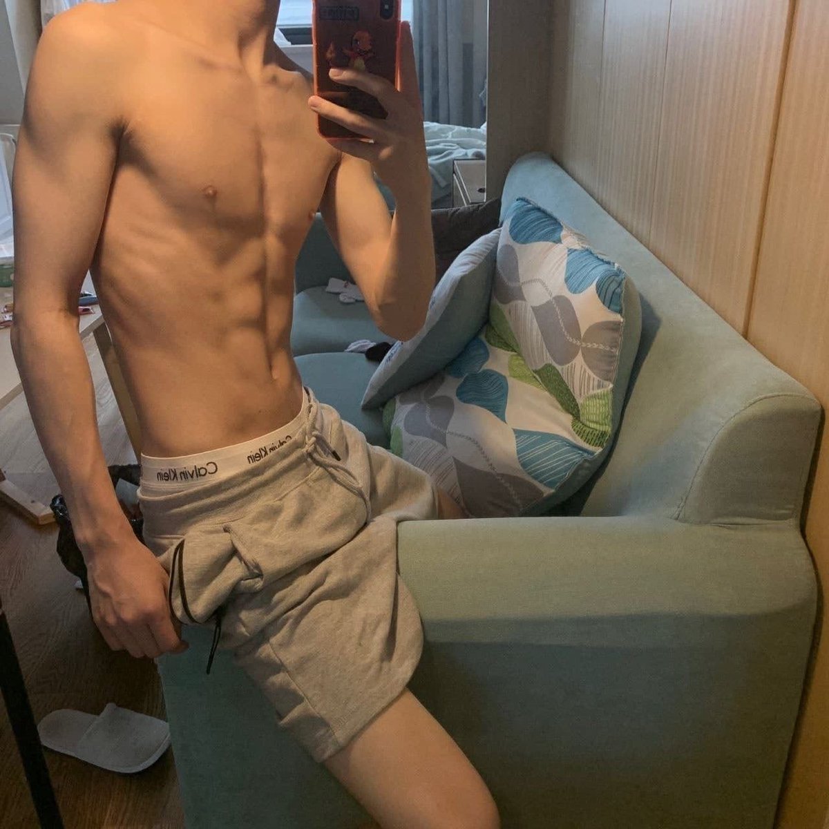 scescx's tweet photo. 太阳底下没有新鲜事，哪里的事哪里了，健康，干净，颜值，能提供情绪价值，会让你有个不错的体验，新人优先。 https://t.co/NQCK0BRWva