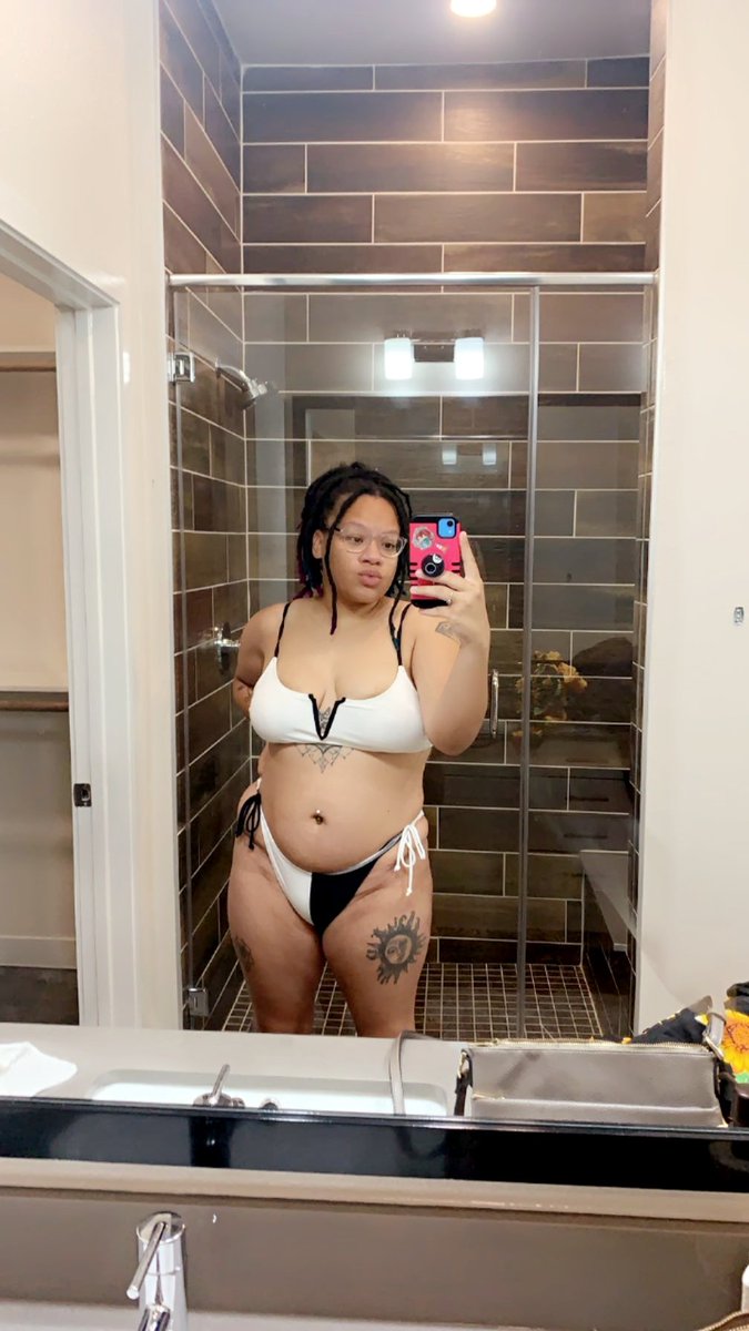 beautifuldaeeee's tweet photo. Only thing truly fat around here is this PU- *Phone dies* https://t.co/dWyxZINQ11