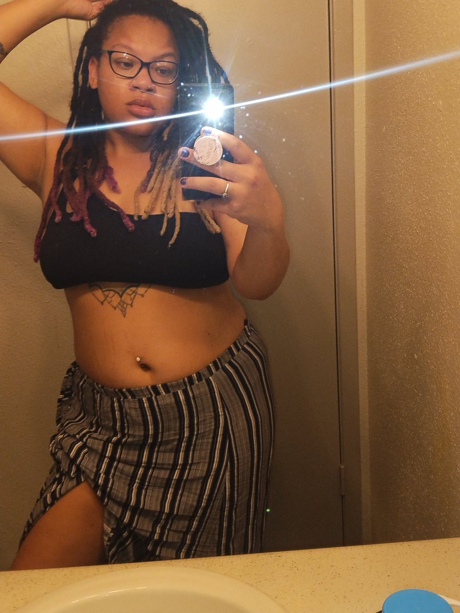 beautifuldaeeee's tweet photo. Only thing truly fat around here is this PU- *Phone dies* https://t.co/dWyxZINQ11
