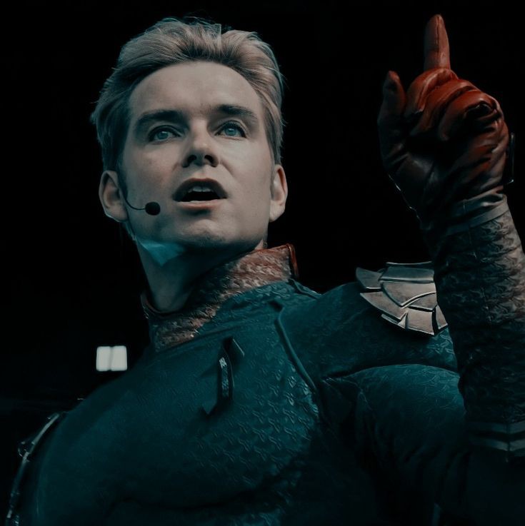 Outrun183750's tweet photo. https://t.co/wkdx095aMo

Assista agora o discurso do capitão pátria na casa da luz estrela! https://t.co/SCg25SMTcT