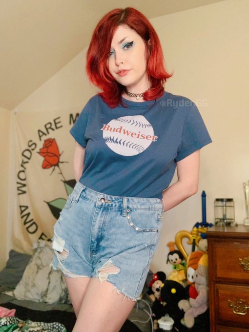 i&rsquo;ve got one brain cell and i&rsquo;m using it to think about stuffed crust pizza 🍕😍✨ https://t.co/GWGH3ww<a href="/tag/apclips"class="tags"><span>#apclips</span></a>