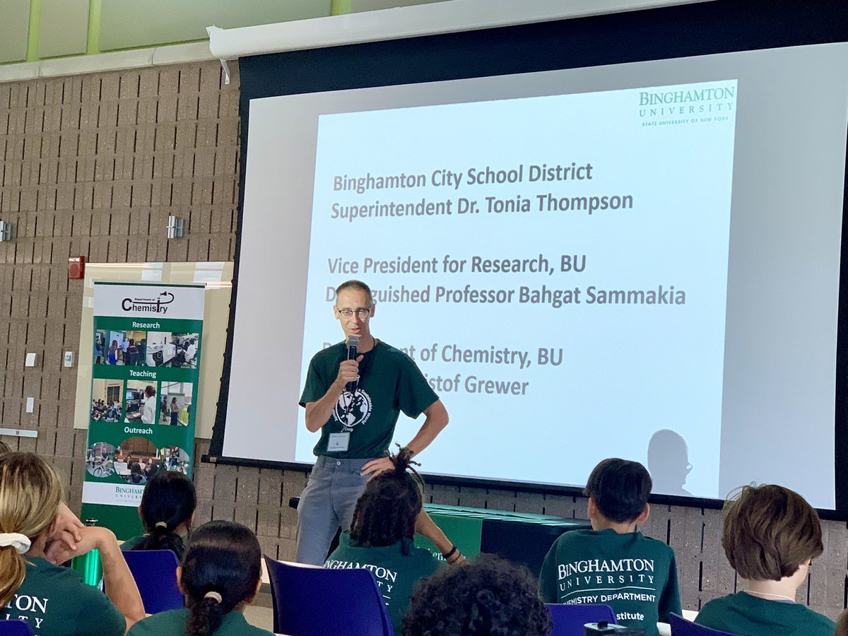 MrMarchewkaBHS's tweet photo. Go Green Day 10 - Closing Ceremony . #BPatriotProud #BHSFaculty @BinghamtonCSD @Kevin_Richman @MiriamSPurdy @ScallanJT @dawnecadams @DrToniaThompson @bcsdhr @smcgovern89 https://t.co/XBZm0EYxRF