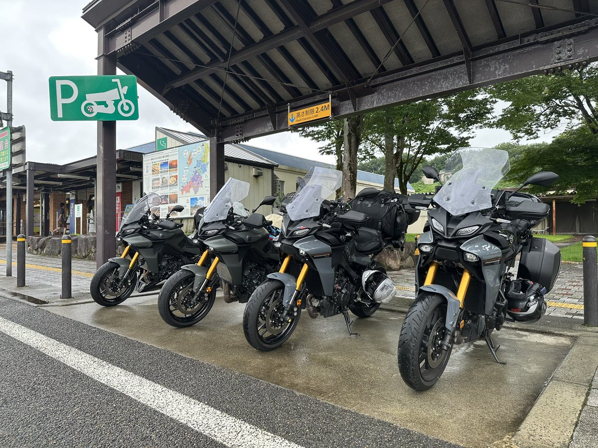 Echigo_no_Ryu's tweet photo. 越後川口SA で雨宿りしていたら…
偶然トレーサーが集まった笑
#北海道ツーリング
#TRACER9GT https://t.co/SzI0Dsfl99