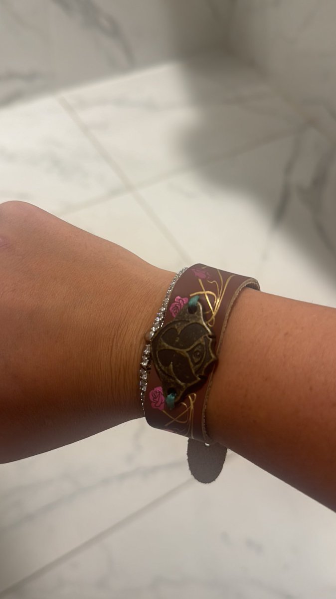 barbaralabres's tweet image. Mãe, to na Tomorrowland