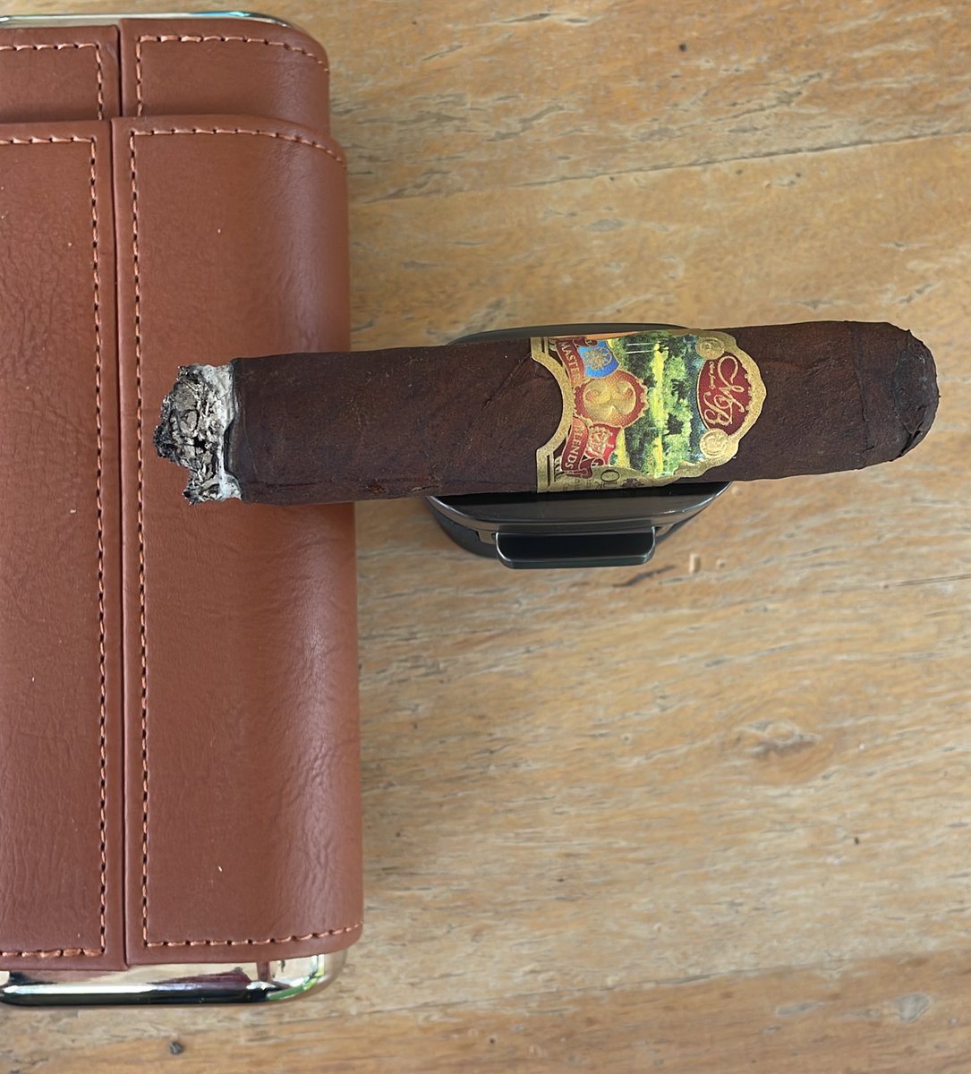 PastorAndPuros's tweet photo. #Fridayfirsts This one is the #MasterBlend3 by @OlivaCigar Aflavor bomb that can’t be ignored. Not too strong but the deep earth and leather makes it feel strong. I thought with the ligero it would be a tad sweeter. If you have tried it what do you think about it? https://t.co/aY9amcS1yp