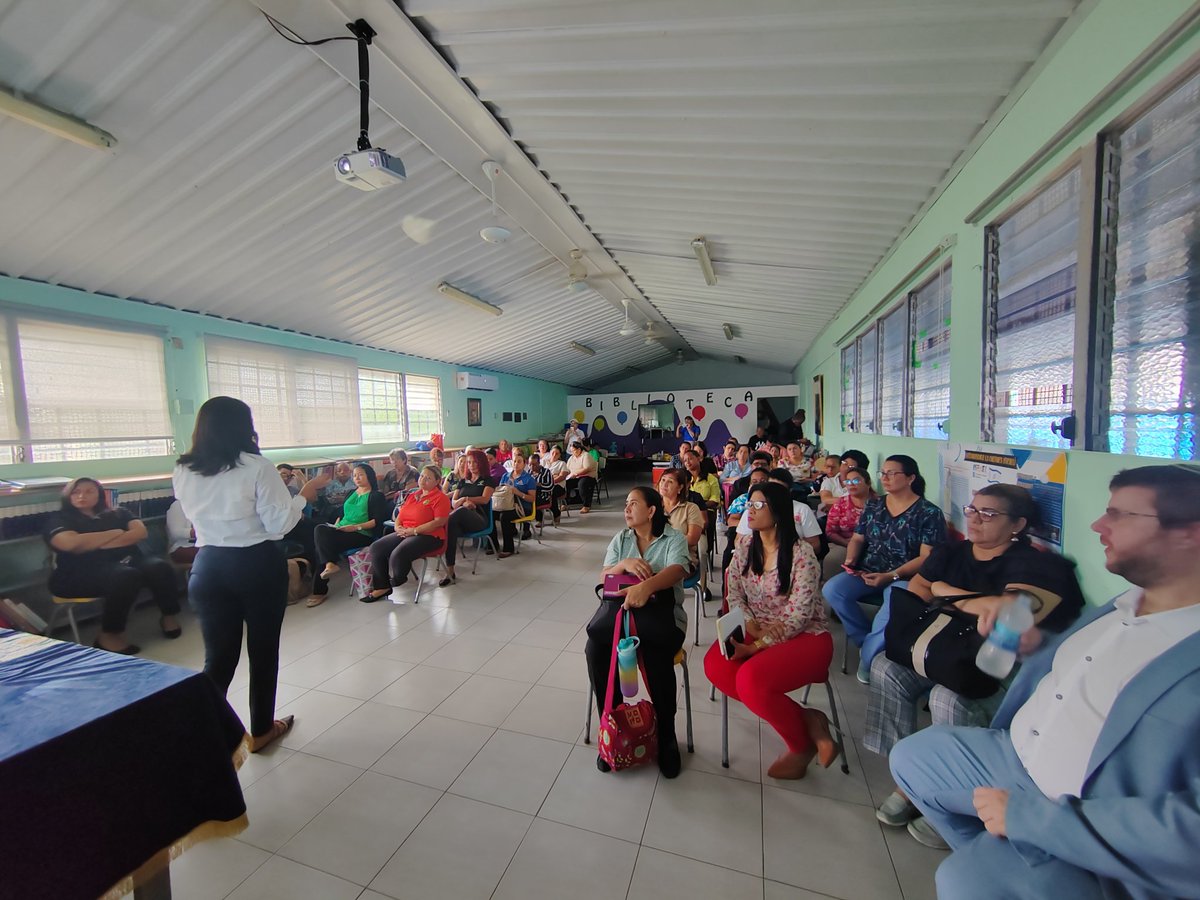 IsraelinPanama's tweet photo. 🧠💜 En nuestra misión de concientizar y educar sobre la epilepsia y la atención de niños con necesidades especiales. , hemos realizado una alianza con la Fundación Max y Sarah Harari, y la Fundación Luces, logrando capacitar a educadores de la Escuela Estado de Israel para que estén preparados ante una crisis epiléptica en el aula. 

Es fundamental que todos estemos informados y sepamos cómo actuar en caso de emergencia.

Juntos podemos hacer la diferencia y crear un entorno seguro para todos. #Epilepsia #Educación #ConcienciaEpilepsia