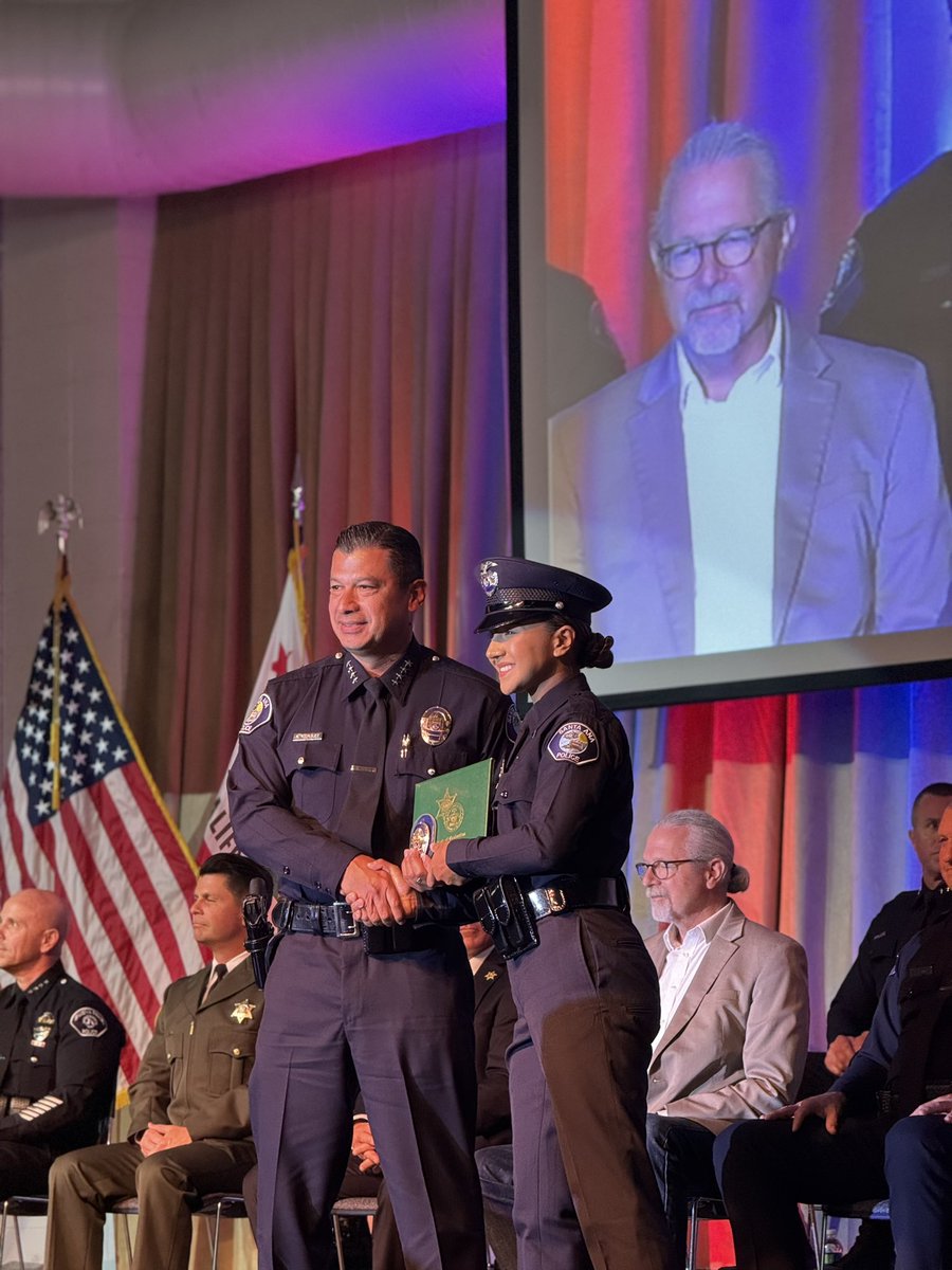 AsmValencia's tweet photo. 🎉 #TeamValencia was proud to attend the graduation ceremony of Academy Class #260 at the OC Sheriff’s Regional Training Academy last night! Graduates, we commend your efforts and commitment to serving our community. Wishing you all continued success. 🙌

#SeElCambio #AD68 https://t.co/K24i3RTDfO