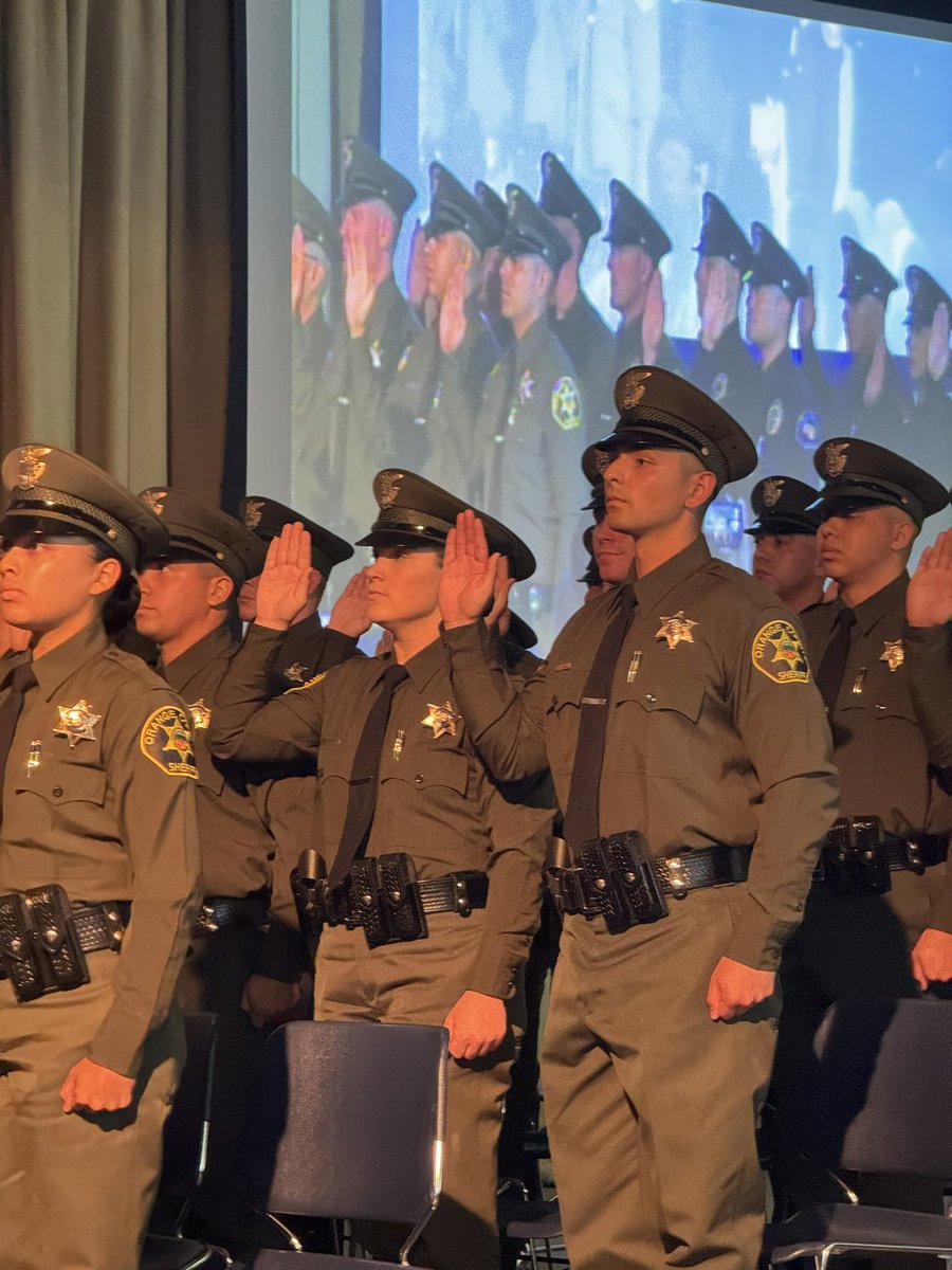 AsmValencia's tweet photo. 🎉 #TeamValencia was proud to attend the graduation ceremony of Academy Class #260 at the OC Sheriff’s Regional Training Academy last night! Graduates, we commend your efforts and commitment to serving our community. Wishing you all continued success. 🙌

#SeElCambio #AD68 https://t.co/K24i3RTDfO