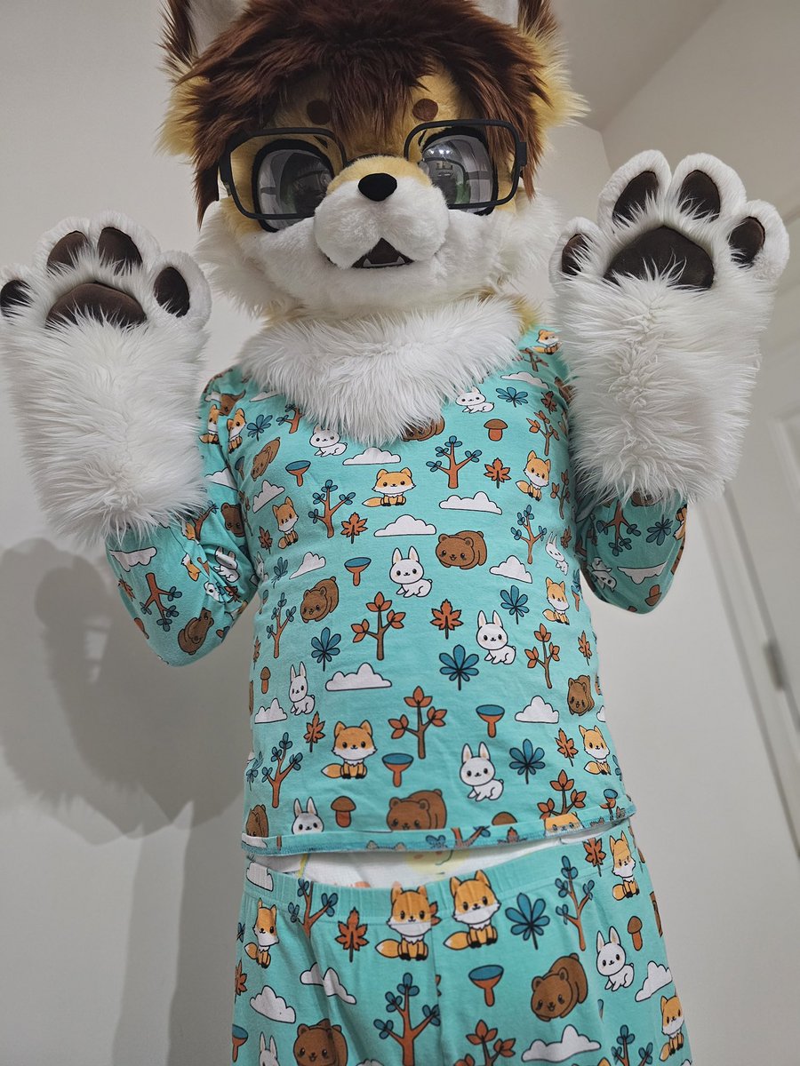 SmallerRhy's tweet photo. sleepover time https://t.co/GH5cA3fZvc