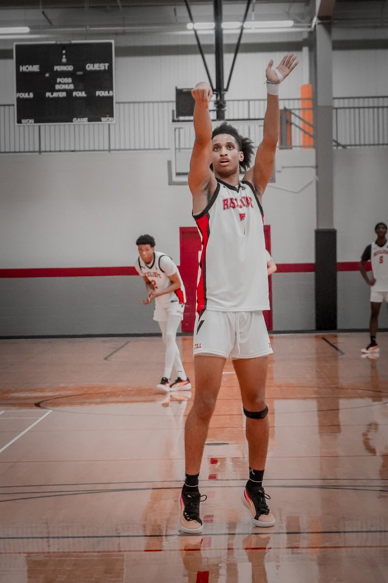 6’6 Justyce Sadler 
F
Lakeview Academy 

✅High Motor
✅Ball hawk on the glass
✅Physical/Toughness
✅consistent 3pt shooter
✅Defensive Awareness 

Justyce is a utility knife. He does literally everything on the floor! Very vocal &amp; great teammate. High energy player! Dm for film