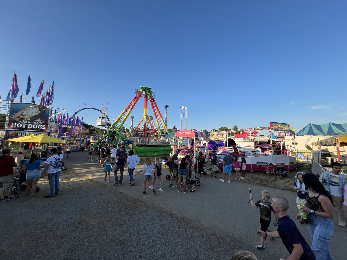 MayorMasonClfd's tweet photo. Check out the all-new Powers &amp; Thomas Midway Entertainment at the Clearfield County Fair! The fair took a bold step forward by changing the dates to bring you this fantastic new attraction. Don't miss out! #MayorMason https://t.co/9PCffquQ2Q