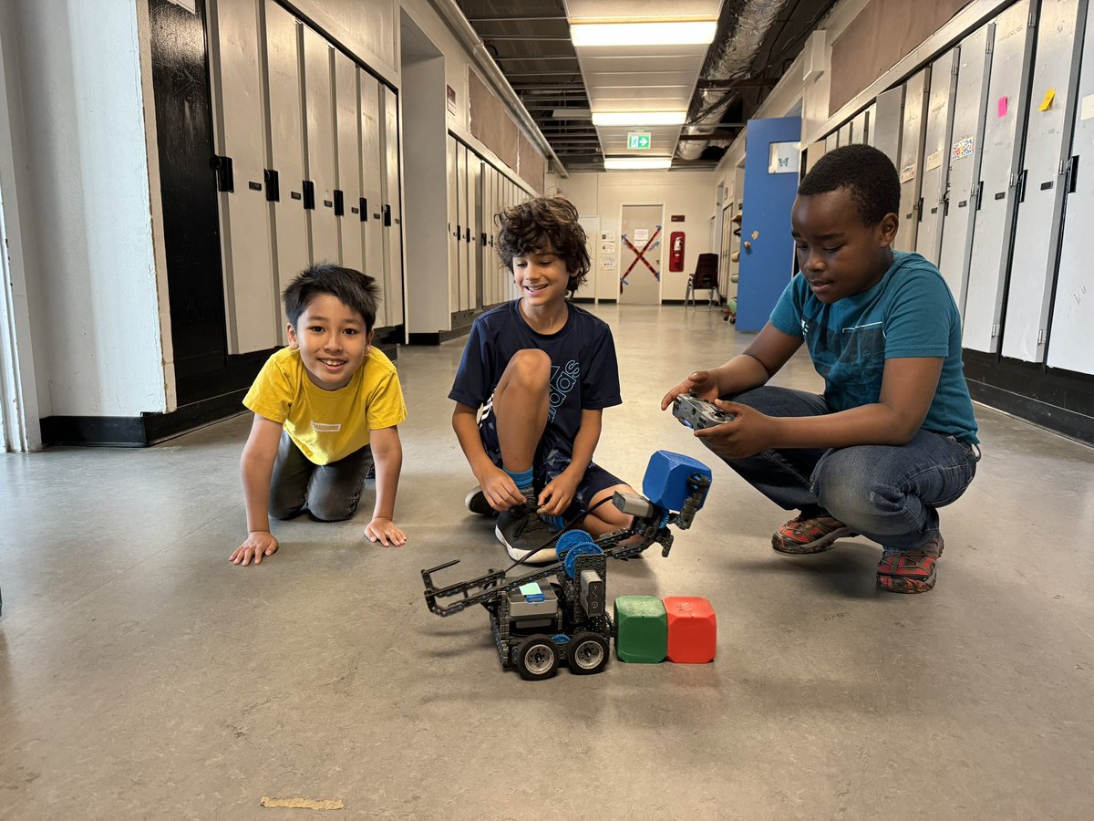 ScottHodges76's tweet photo. This year’s #SummerSession has wrapped up @edmondsSD41. Thank you everyone for making it another great summer @burnabyschools. See you all in September. https://t.co/IRIIfIp05M