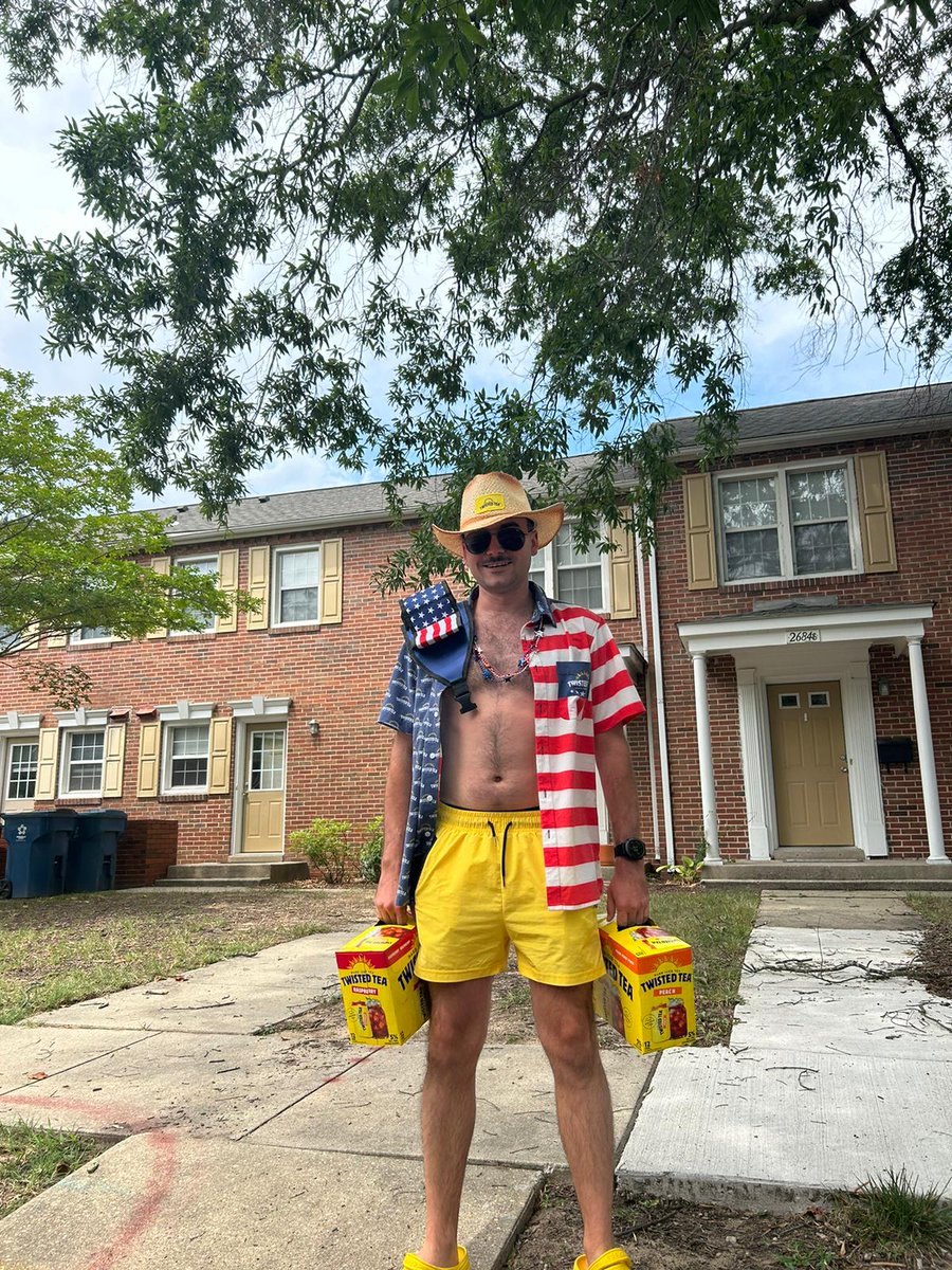 DroolSpittle's tweet photo. @TwistedTea help a bro out im fighting against some two bit drink called good boys in my twea fit https://t.co/AzaJGxLaGT