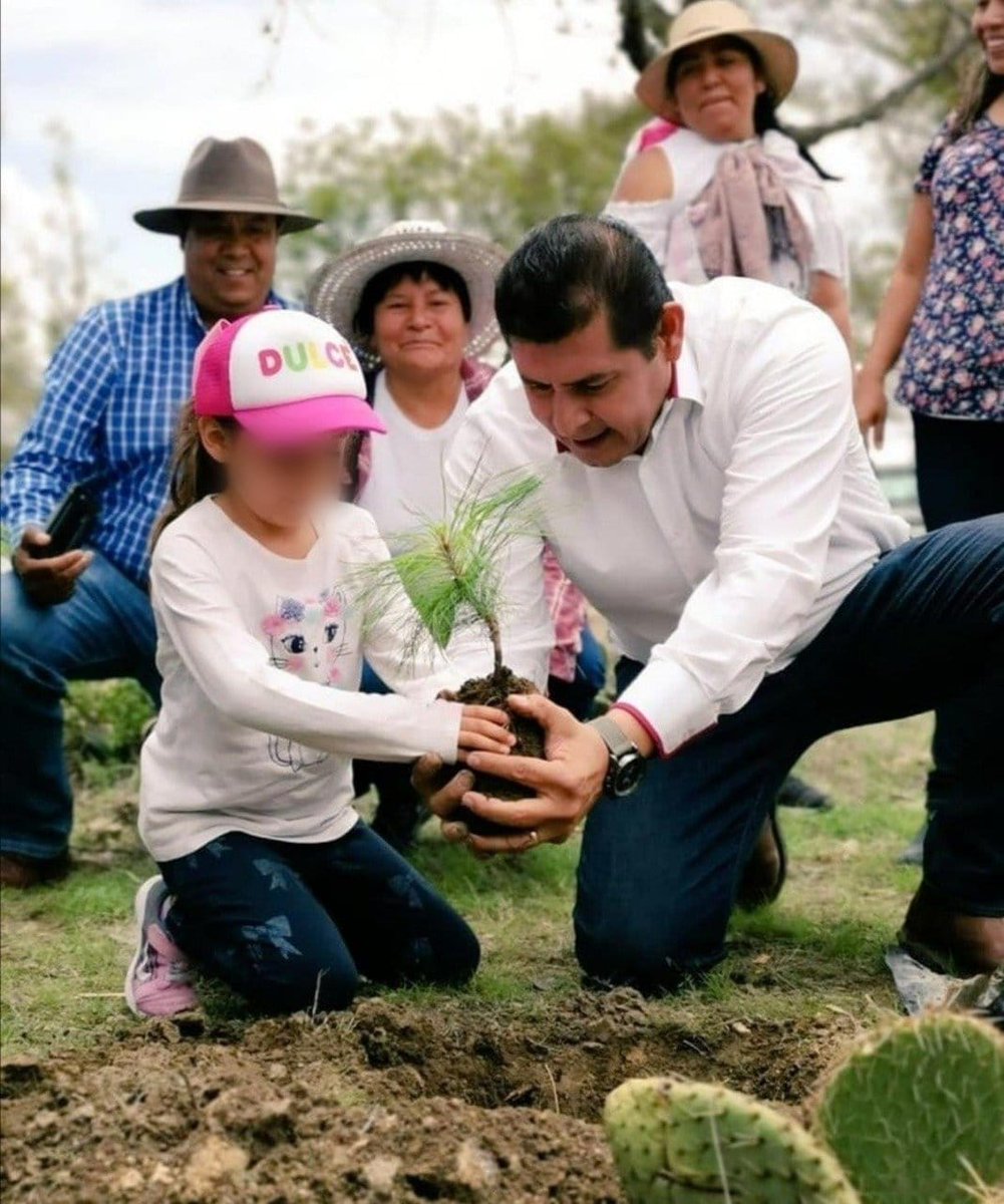 polodelara's tweet photo. #PorAmorAPuebla 🫶🏼 nuestro compromiso es heredar un mundo 🌎 y Puebla mejor para las próximas generaciones. Con @armentapuebla_ vamos a pensar en grande porque el planeta nos necesita. 🌳 @GrupoPuebla500 @FactorRadioPue @FACTORCIUDADANO https://t.co/KtGq5viad3