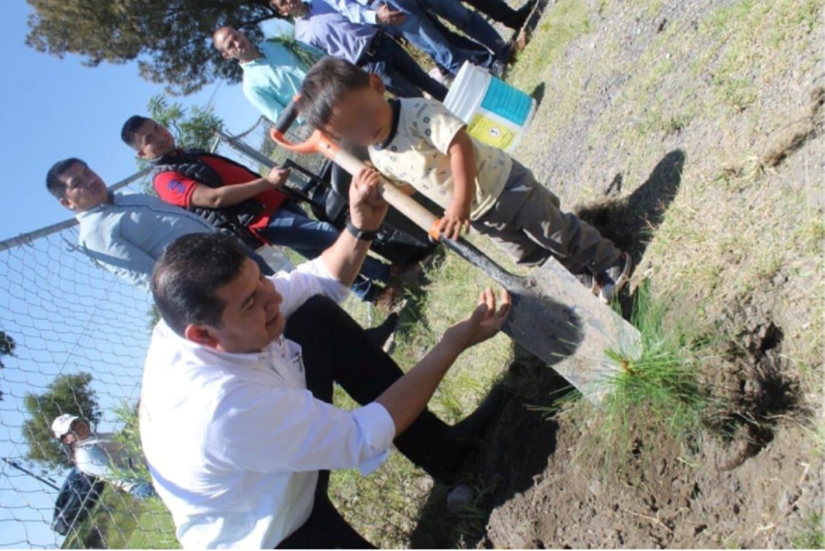 polodelara's tweet photo. #PorAmorAPuebla 🫶🏼 nuestro compromiso es heredar un mundo 🌎 y Puebla mejor para las próximas generaciones. Con @armentapuebla_ vamos a pensar en grande porque el planeta nos necesita. 🌳 @GrupoPuebla500 @FactorRadioPue @FACTORCIUDADANO https://t.co/KtGq5viad3