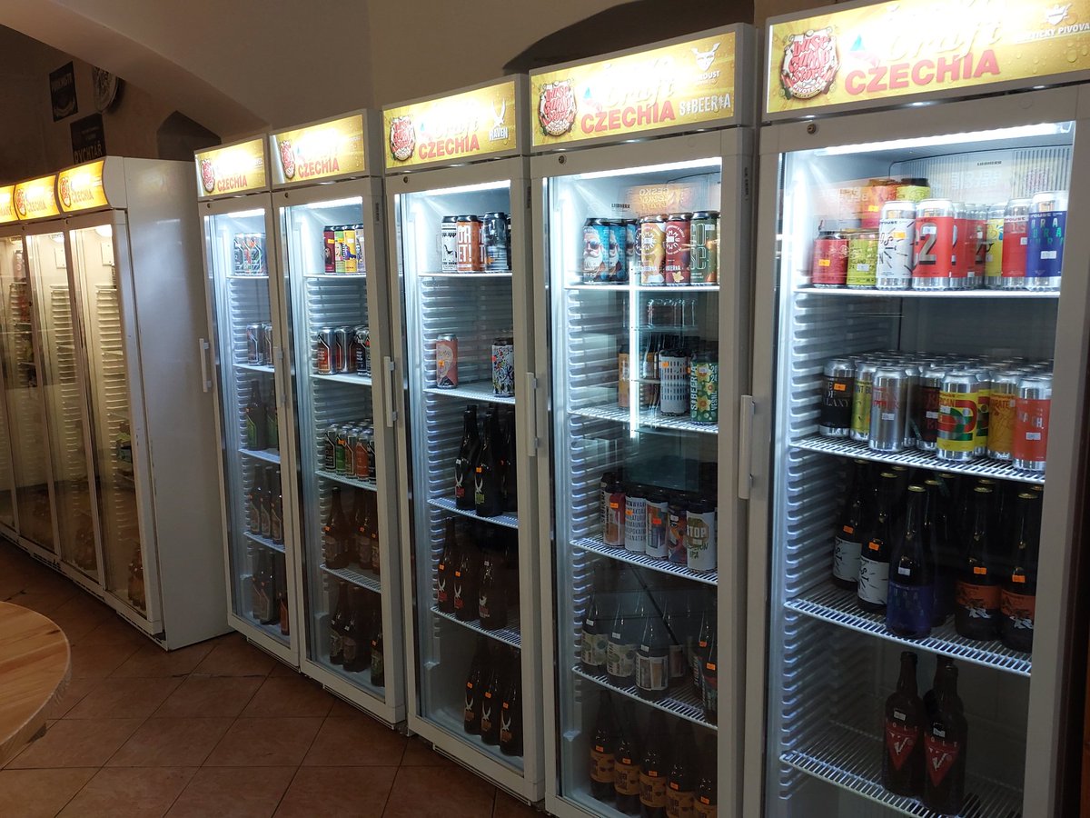 GregoritoCze's tweet photo. Przeczytałem "Biblioteka" to wszedłem, a tu takie rozczarowanie...Base Camp Store, Muchova 241, Bubeneč. https://t.co/Co8IsN2DlR