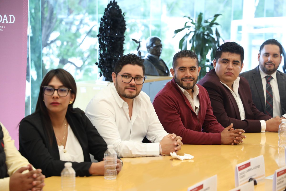 Nos reunimos con legisladores federales y locales, así como con presidentes municipales electos de San Luis Potosí. La coordinación con todos los niveles de gobierno es esencial para la #ConstrucciónDeLaPaz🕊️<a href="/lopezobrador_/">Andrés Manuel</a> 🇲🇽