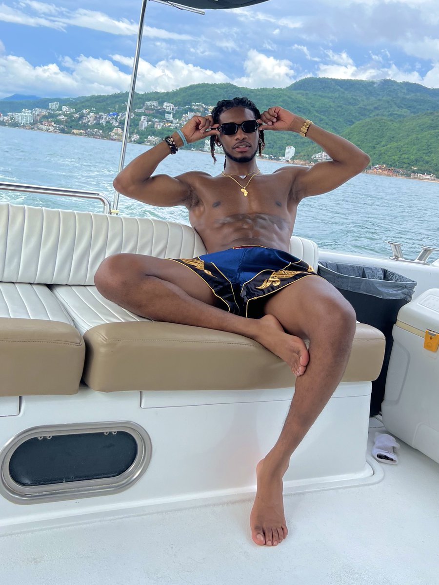 Cash_Blair's tweet photo. Lemme drive the boat 🛥️ https://t.co/wPAcFy4lvm